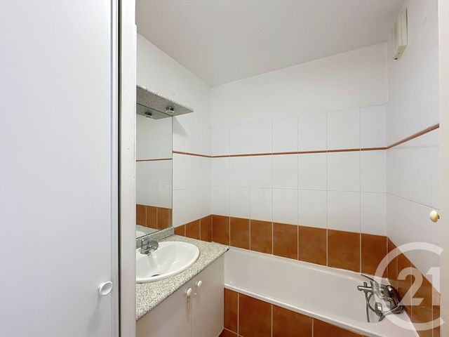 Appartement F3 à vendre - 3 pièces - 74.18 m2 - PEROLS - 34 - LANGUEDOC-ROUSSILLON - Century 21 Eurogestrim