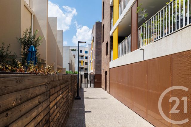 Appartement F3 à louer - 3 pièces - 68.83 m2 - ST JEAN DE VEDAS - 34 - LANGUEDOC-ROUSSILLON - Century 21 Eurogestrim